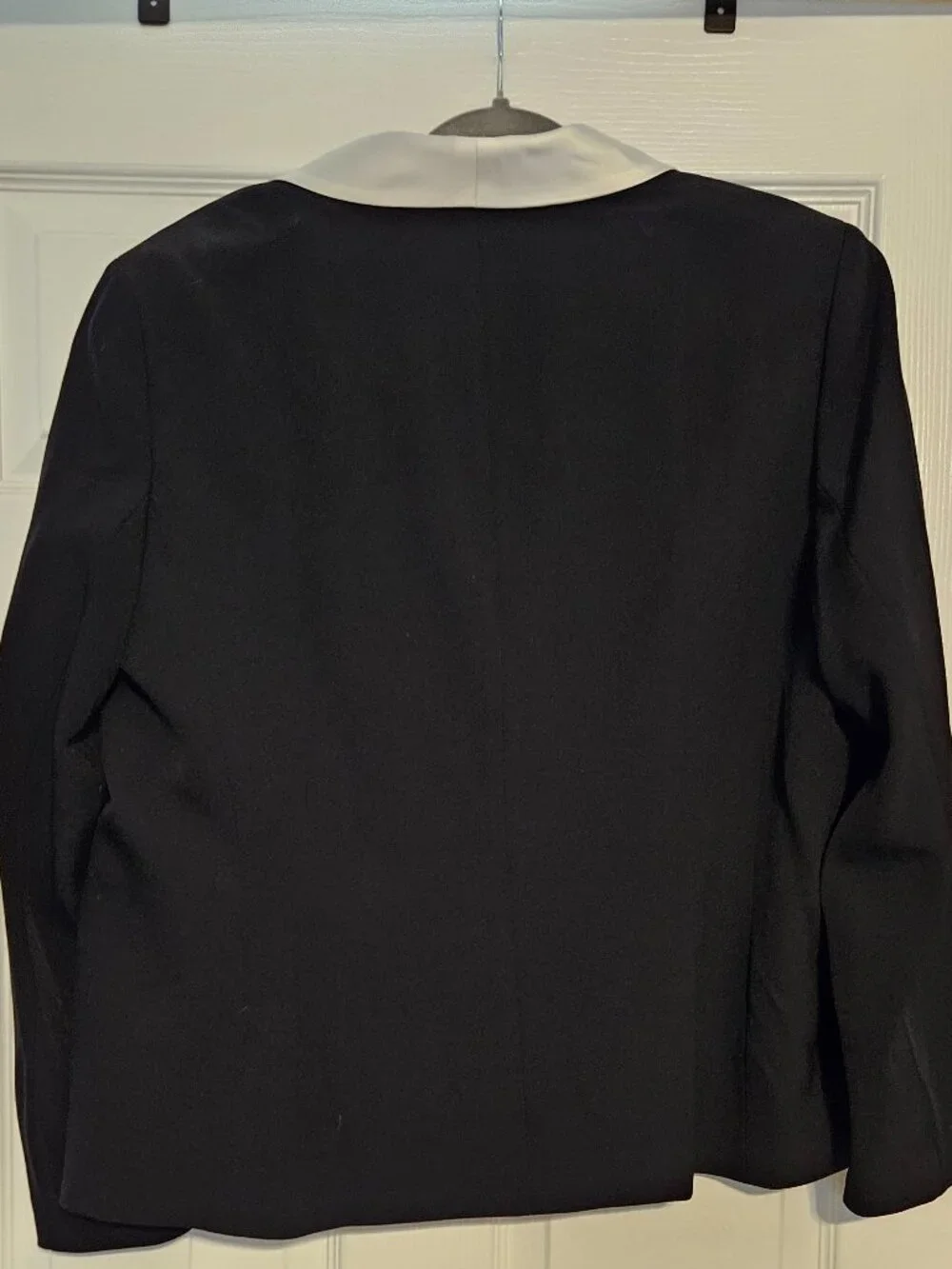 Kasper Black Blazer with White Color Size 18